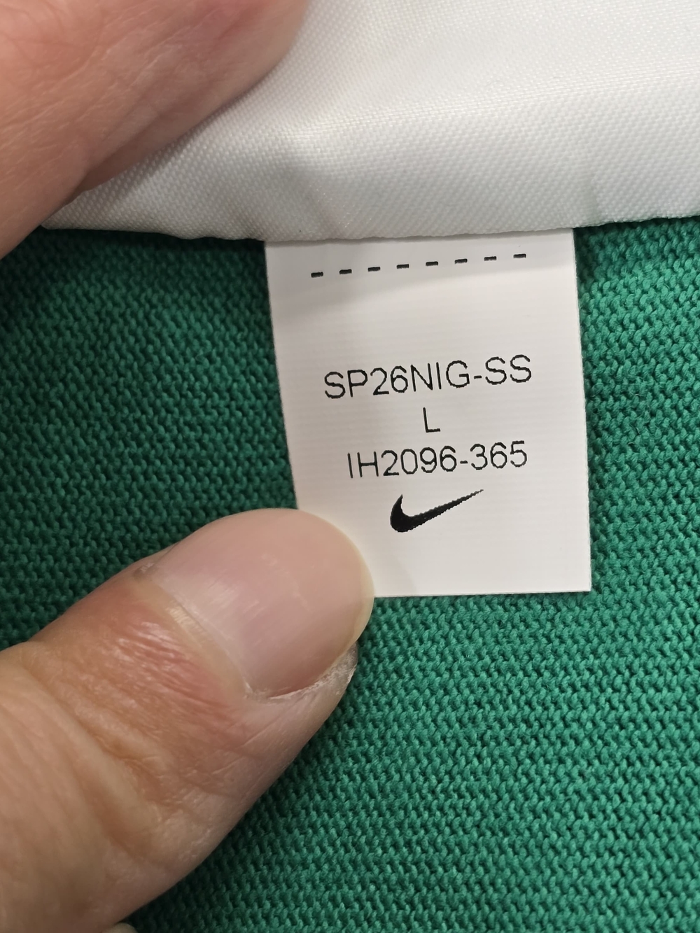 Nike Shirt Mens L Green Tartan Loose Fit Golf Crest Embroidered Tee T-shirt New - Picture 11 of 12